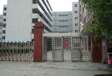 학교를 위한 두 배 차선 가득 차있는 고도 십자형 회전식 문 안전 회귀 문
