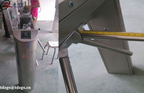 옥외 전자 입장 삼각 십자형 회전식 문 문, 600 MM 수로 폭